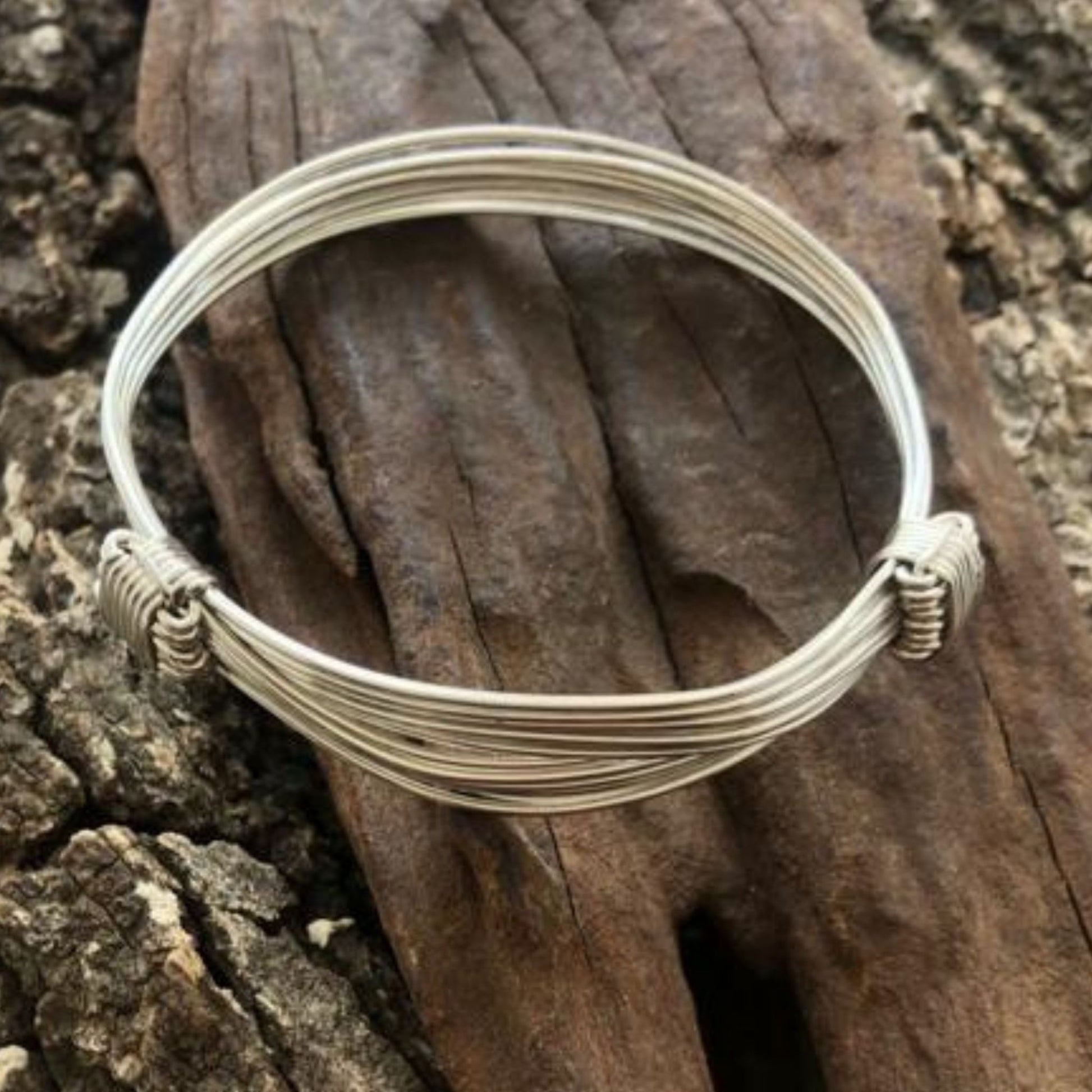 Silver elephant hair bracelet in silver with two knots and nine strands